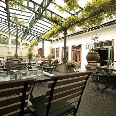 Alma Am Anger Hotel 4*